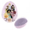 Escova de Cabelo Desembaraçante 5 Princesas - Princesas Disney, é a pura facilidade de desembaraçar o cabelo em forma de escova. Não magoa o coro cabeludo e além disso é linda.
